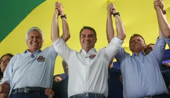 Ronaldo Caiado respalda a Flávio Bolsonaro de cara al balotaje en Brasil