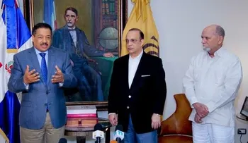 Quique Antún visita la JCE; recibe explicación avances del Padrón o Lista de Electores
