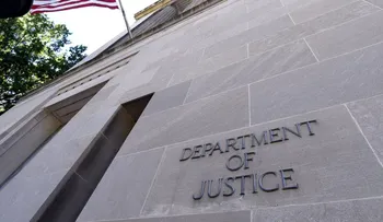 Una contratista federal fue arrestada por haber filtrado material clasificado sobre los hackeos rusos en las elecciones de EEUU