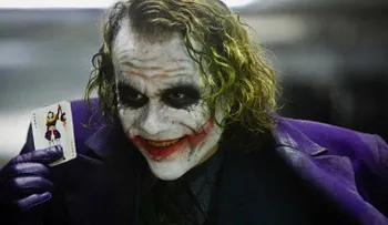 Una jueza se pone maquillaje "estilo Joker" y enciende Twitte