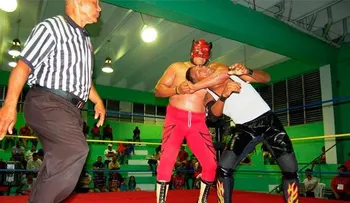 Eclipse tras campeonato Mundial en combate estelar lucha libre