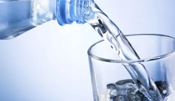 Beber 8 vasos de agua al día ¿Mito o hábito saludable?