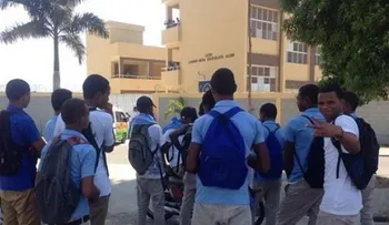 Estudiantes de escuela en Dajabón rehúsan consumir alimentos de tanda extendida