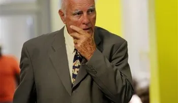 Salón de la Fama del Tenis expulsa a Bob Hewitt,  tras su condena por violación sexual