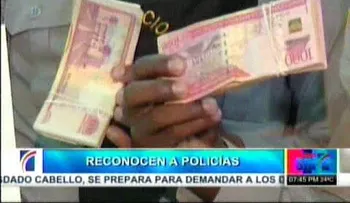Reconocen policías rechazaron soborno de 50,000 a narco (Video)