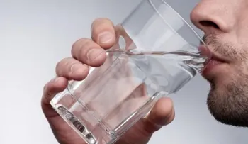 7 señales de que debes tomar agua inmediatamente