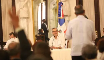 Abinader se reúne con juntas vecinos SDE; dice resolverá problemas comunidades por prioridad
