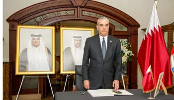 Presidente Abinader firma libro condolencias por fallecimiento del Emir Padre de Catar