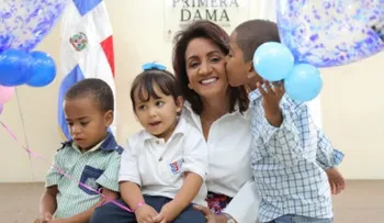  Primera Dama lleva niños a Cuba para cirugías que les permitan escuchar por primera vez 