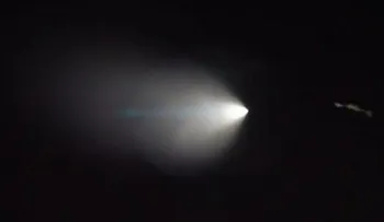 Prueba de misil naval deja rastro de luz sobre California