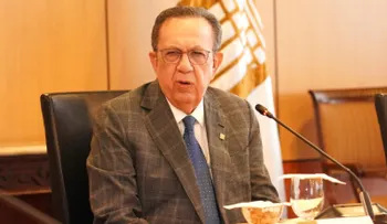 Valdez Albizu analiza con banqueros situación económica ante incertidumbre mundial
