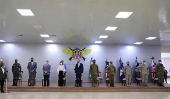 Abinader aumenta un10% en incentivos a militares y policías enfrentan crisis sanitaria