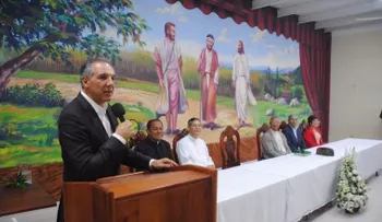 Peralta y monseñor Mejía Vallejo reinauguran centro formación y espiritualidad en SFM