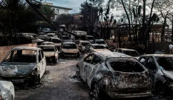 Declaran "emergencia nacional" en Grecia por feroces incendios forestales que han dejado 60 muertos: "Hallamos 26 cuerpos, alguno abrazados entre sí