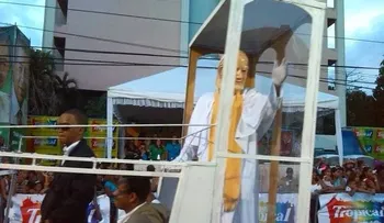 Comparsa simula personajes del Vaticano en cierre Carnaval DN 2014 