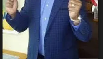Pedro Martinez llega en avión rotulado con bandera República Dominicana; lo reciben a ritmo de merengue 