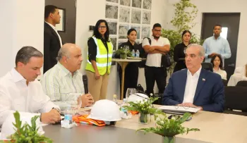 Abinader inspecciona avance central termoeléctrica San Felipe Andrés I en Boca Chica