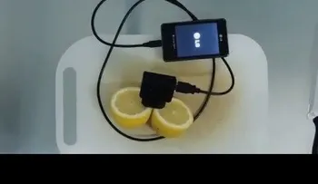 Cómo cargar un teléfono móvil con un limón (VIDEO)