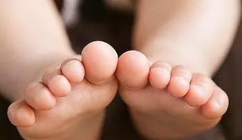Violan niña de un año y lanzan su cuerpo a canal donde murió ahogada
