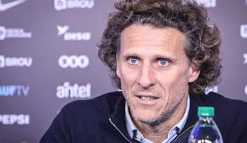 Forlán presenta su primera prelista con Uruguay: la ausencia de Luis Suárez y la presencia de Merentiel