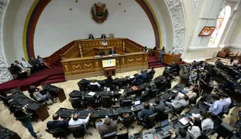 Sesiona Asamblea Nacional de Venezuela y desconoce a la Constituyente