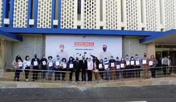 Gobierno otorga más de 10,000 becas nacionales e internacionales a estudiantes meritorios