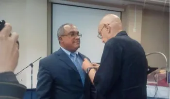 Unión de Periodistas de Cuba entrega la Orden Félix Elmuza al presidente del CDP