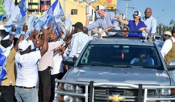 Abinader dice que César Medina no trabaja y cobra más que Barack Obama