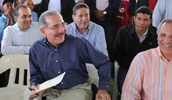 Danilo Medina promete Tanda Extendida para todos los niños en el 2016