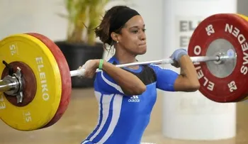 Dominicana Yuderkis Contreras obtiene plata en arranque pesas y se lesiona