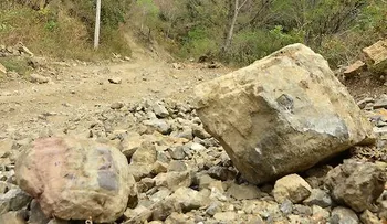 Cadena humana en la cordillera Central en reclamo de carretera y de escuelas