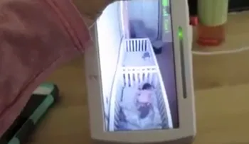Viral: así reaccionan estas bebés al saber que su madre las vigila