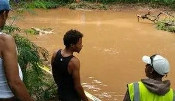 Lloran y velan un hombre ahogado, y oh sorpresa, no era su pariente 