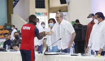 Presidente Luis Abinader anuncia reparación masiva de 1,000 viviendas en Monte Plata