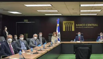 Gobernador del BC evalúa con presidentes de instituciones bancarias condiciones monetarias y cambiarias del país