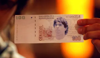 Devuelve 33.000 dólares al Banco y le cobran la transacción