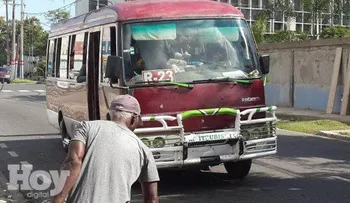 Asaltan 20 pasajeros que iban en un minibús