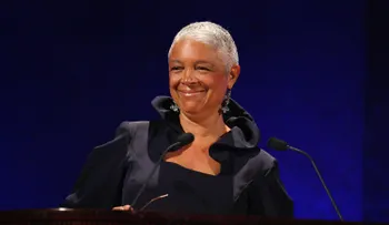 Camille Cosby logra posponer declaración en caso de difamación