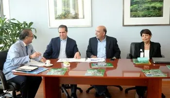 Gobierno y el sector turístico unifican intensificación de acciones para contrarrestar algas