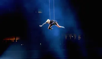 El falso salto de Lady Gaga durante su show en el Super Bowl LI