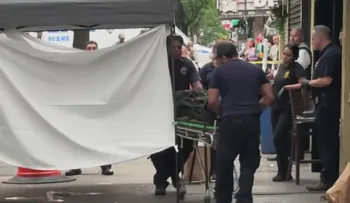 Muere apuñalado y tres resultan heridos en incidentes tras desfile dominicano en Nueva York