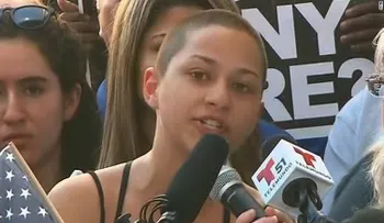 Emma Gonzalez, sobreviviente del tiroteo, a legisladores: "¡Qué vergüenza!"
