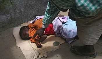 Un niño con ébola tirado en una calle en Liberia conmocionan al mundo  