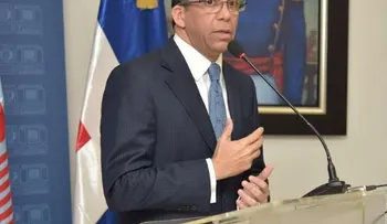 Ministro Andrés Navarro dispone atención rápida a comunidad educativa afectada por explosión en fábrica Polyplas
