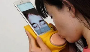 Este dispositivo te permitirá BESAR a tu pareja a distancia como si fuera real...SORPRENDENTE!!!
