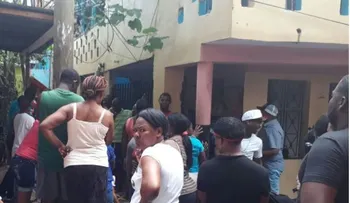 Consternación por tres niños encontrados muertos en una casa; luego aparece otro de una mujer en un closet