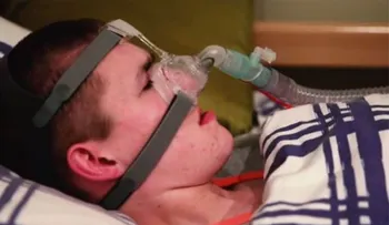 Liam Derbyshire; con una terrible enfermedad que morirá si se queda dormido