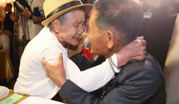 Madre e hijo se reencuentran tras 68 años separados