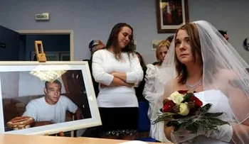 Mujer se casa con su novio muerto