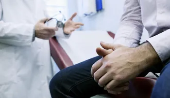 Vigilar el cáncer de próstata es tan efectivo como la cirugía o radioterapia